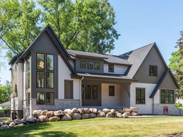 2800 Casco Point Rd, Wayzata, MN 55391