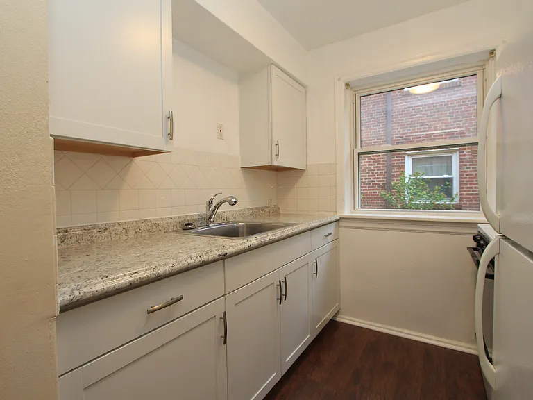 3615 Jamieson Ave #1N — Photo 7
