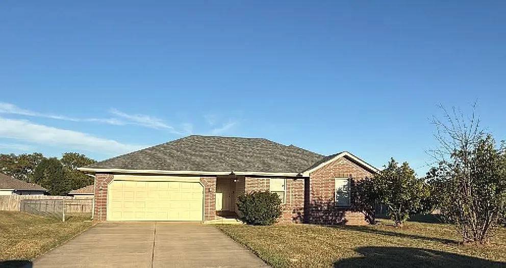 3 bed, 1165 sqft, $1,500 — Photo 1