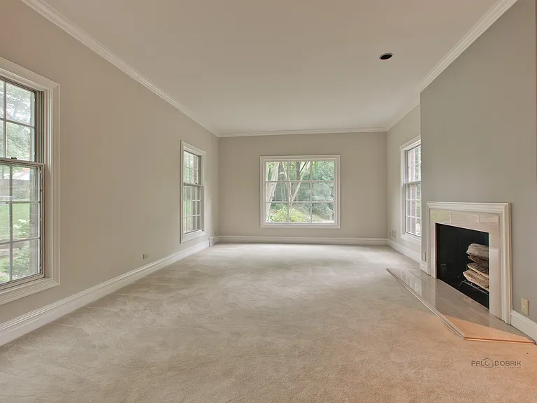 427 N Sheridan Rd — Photo 7