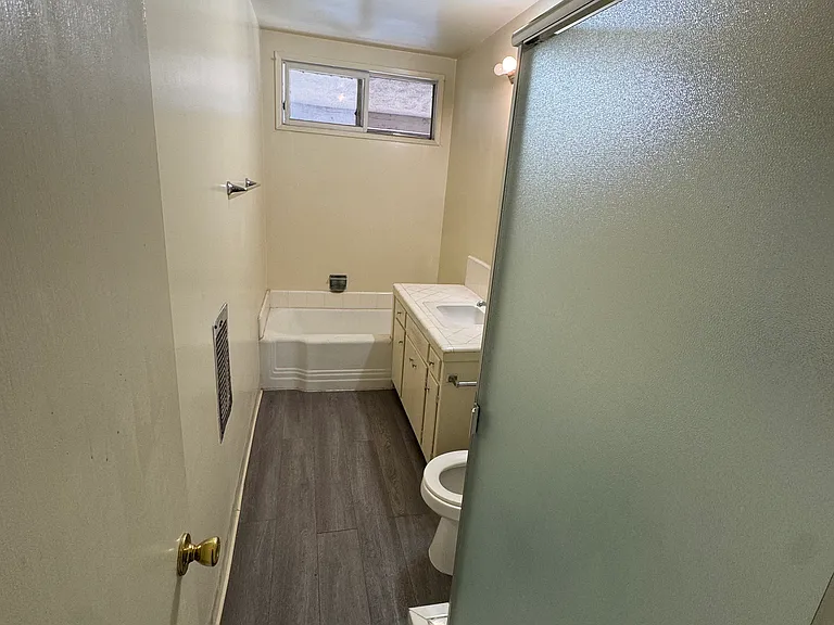 15445 Moorpark St #5 — Photo 6