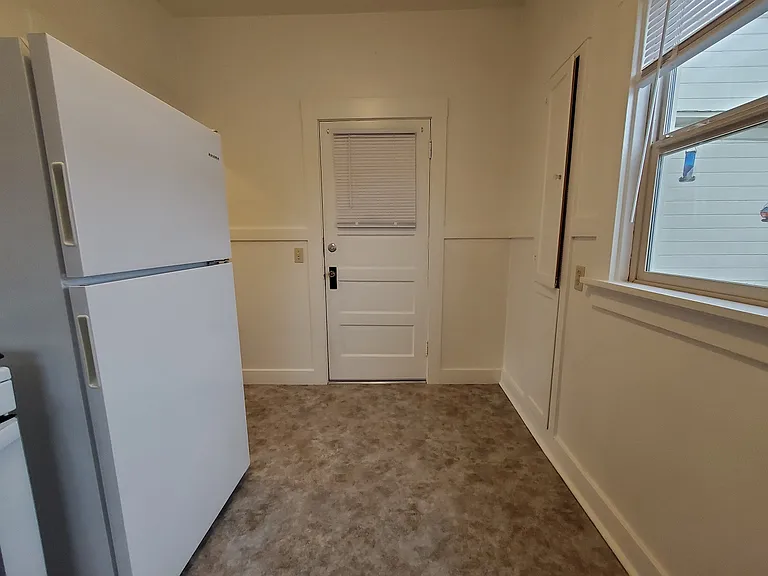 435 Henderson St #4 — Photo 5