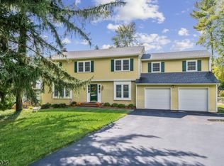 9 Berry Ln, Randolph, NJ 07869
