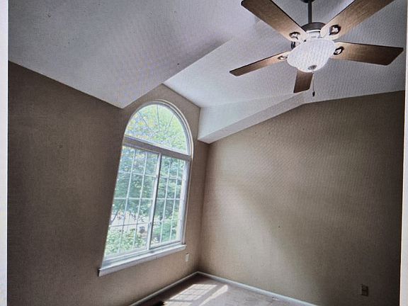 5th image of 42 Birchwood Rd