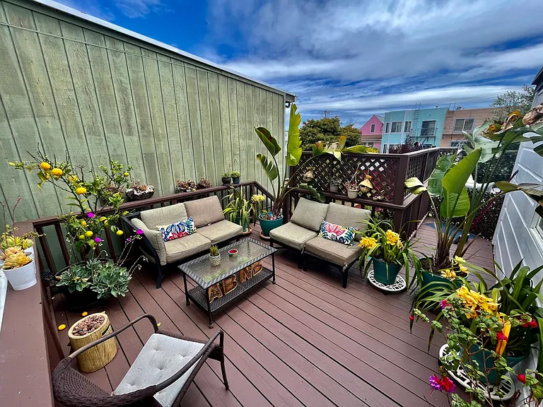 137 Brussels St — Photo 2