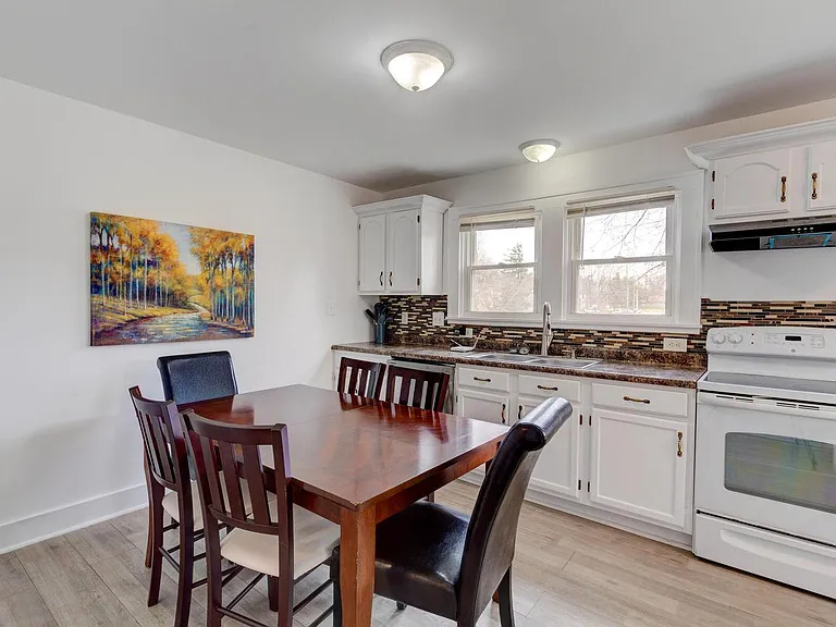 701 W Hanna Ave — Photo 4