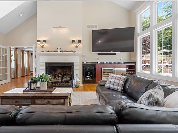 5th image of 127 Hooksett Road