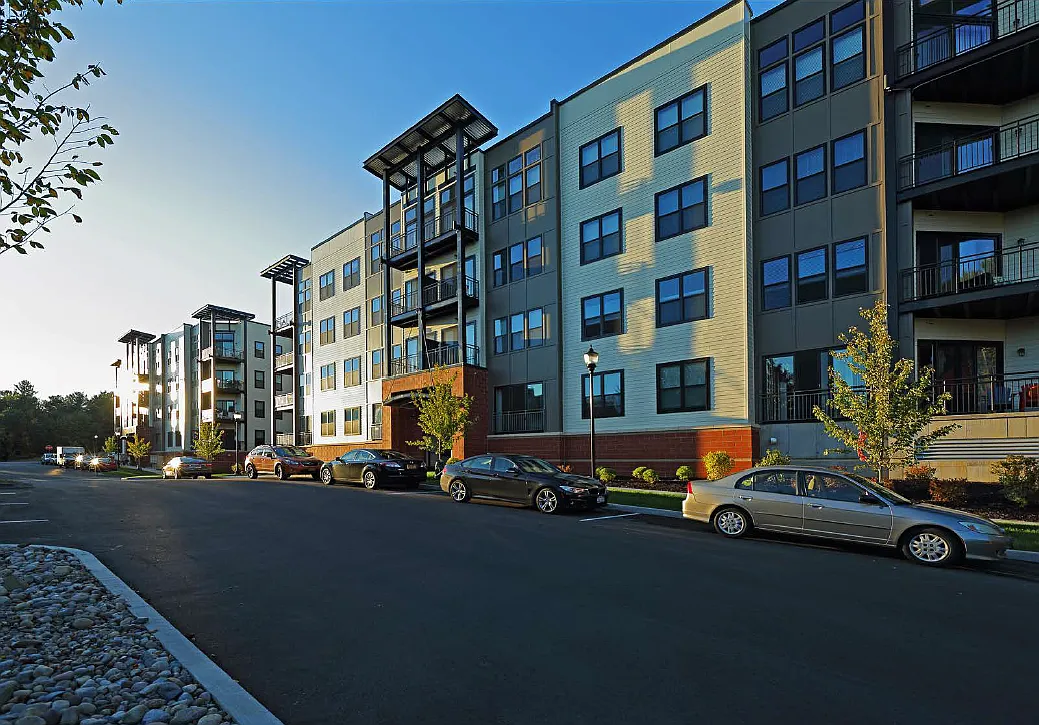 Excelsior Park Apartments — Photo 3