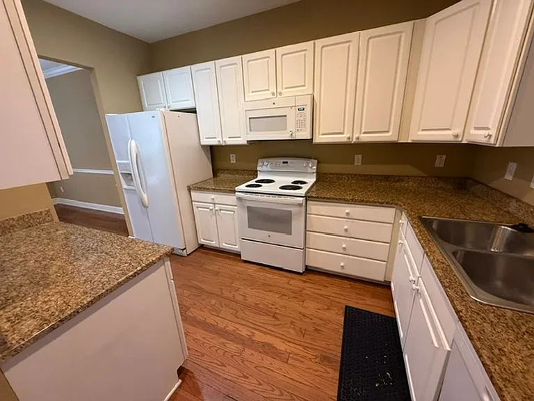 3026 Sugarberry Ln — Photo 2
