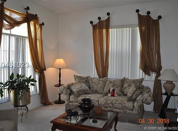 3rd image of 565 SW 180th Ave