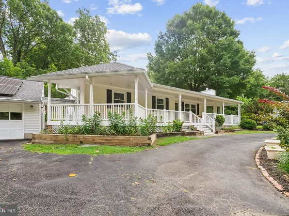 5817 Brookview Dr, Alexandria, VA 22310