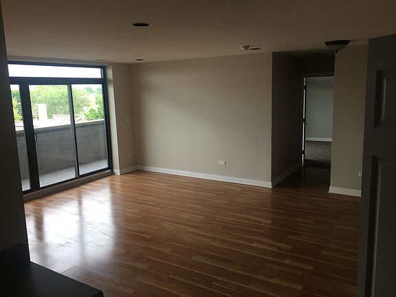 5th image of 6411 N Rockwell St APT 515