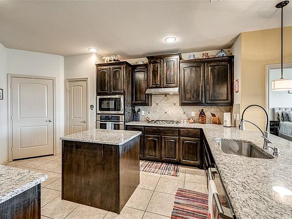 4th image of 15704 Carlton Oaks Dr