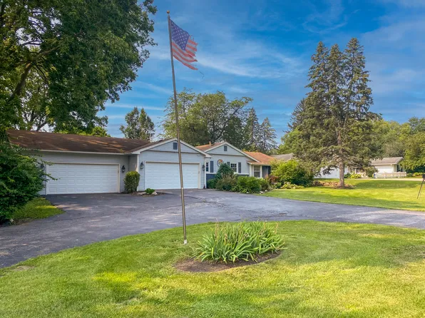 302 Mooseheart Rd, North Aurora, IL 60542