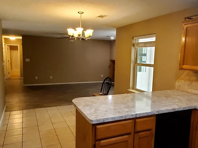2406 Linda Ct — Photo 2