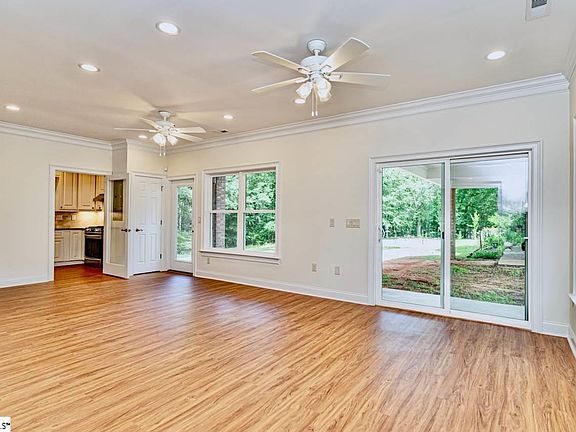 4th image of 225 Hunt Club Dr #B