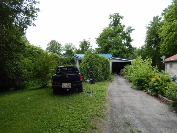 208 S Cumberland Ave, La Follette, TN 37766