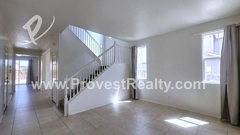 5 bed, 3.0 bath, 2724 sqft, $2,600 — Photo 4
