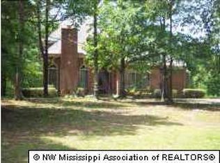 8885 Old Creek Rd, Memphis, TN 38125