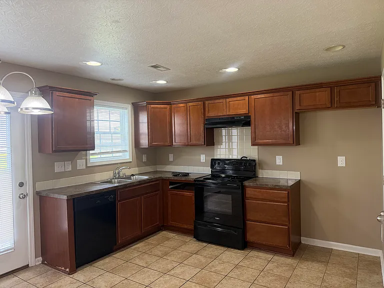 969 Sugarbush Trl — Photo 2