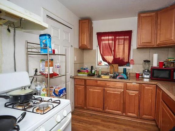 5th image of 621 W Buena Vista St #2