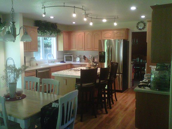 Center Island w/2 dishwashers