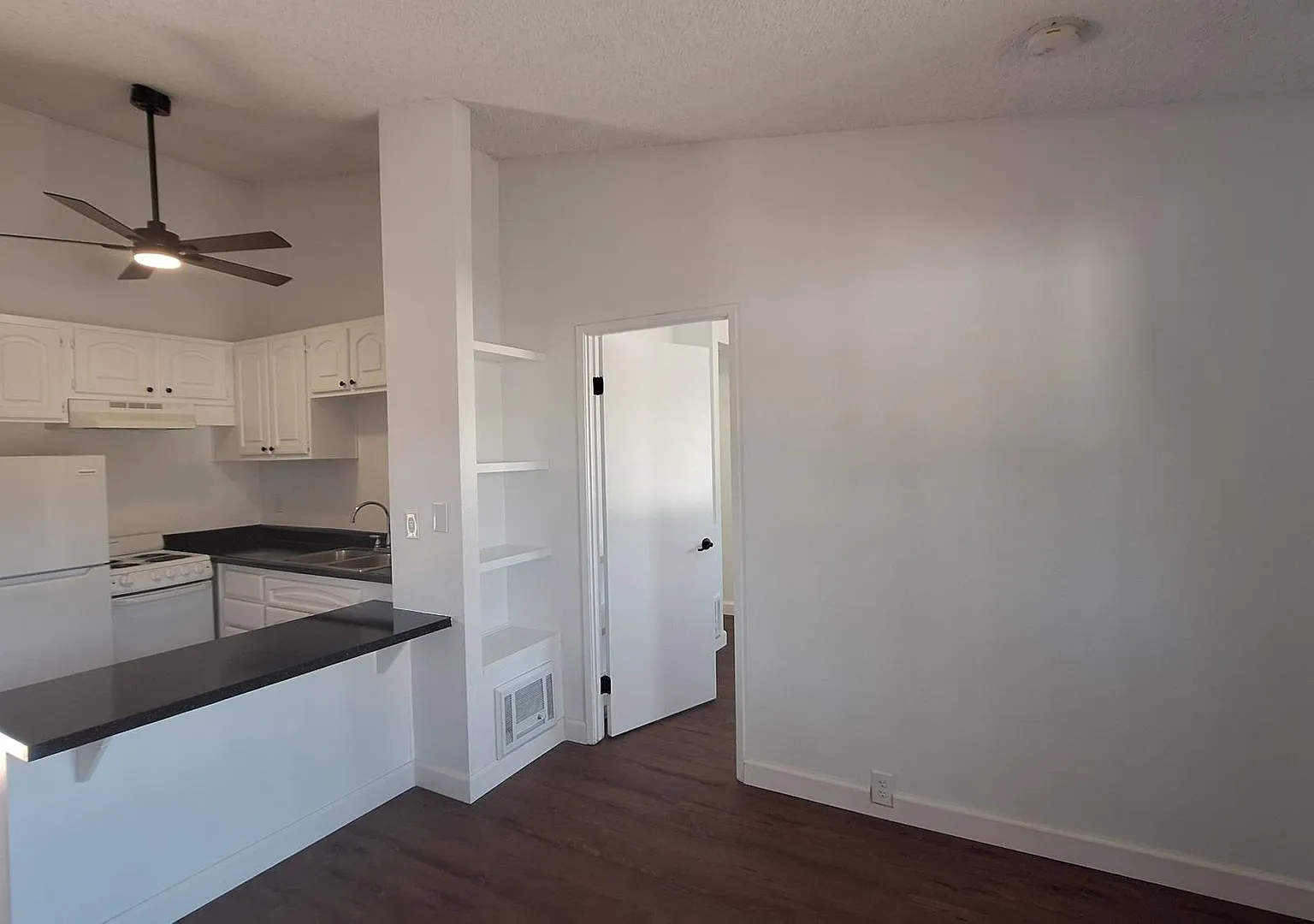 Oak Villa Apartments — Photo 1