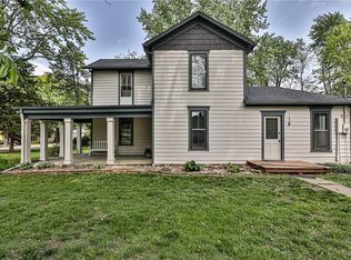 301 NE Douglas St, Lees Summit, MO 64063