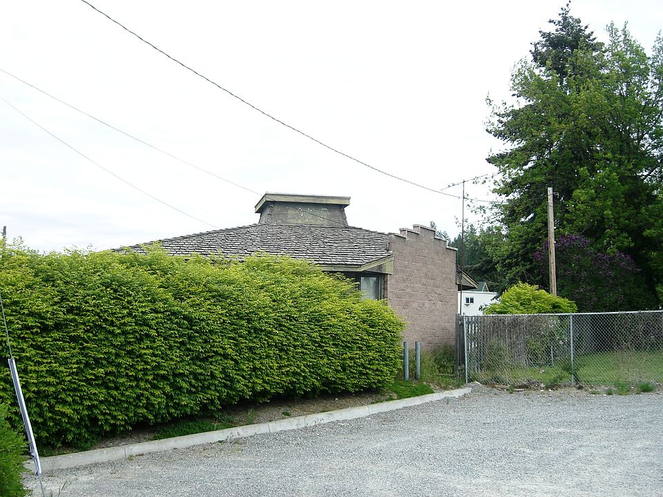 2nd image of 6769 Main St