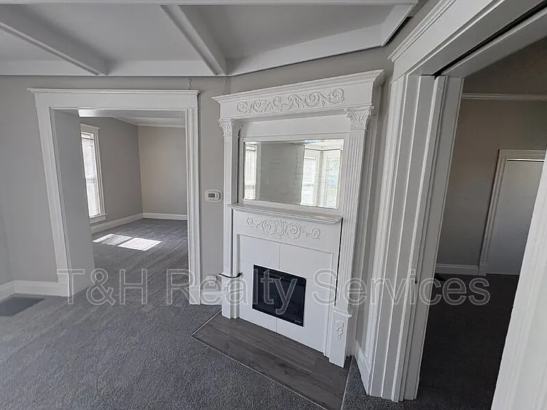 413 W Franklin St — Photo 4