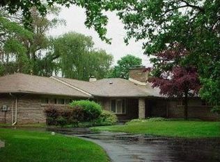 870 Lake Shore Rd, Grosse Pointe Shores, MI 48236