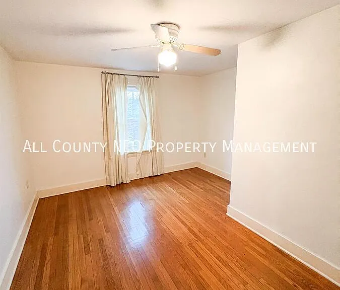1051 Brown St — Photo 15