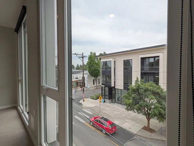 Division 31 Apartments — Photo 18