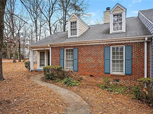 1201 Deptford Ct, Raleigh, NC 27609