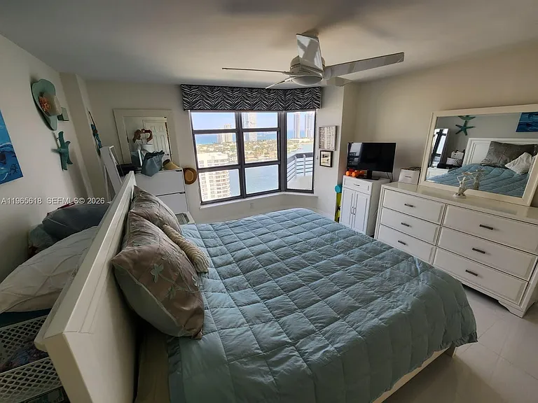3530 Mystic Pointe Dr #2613 — Photo 4