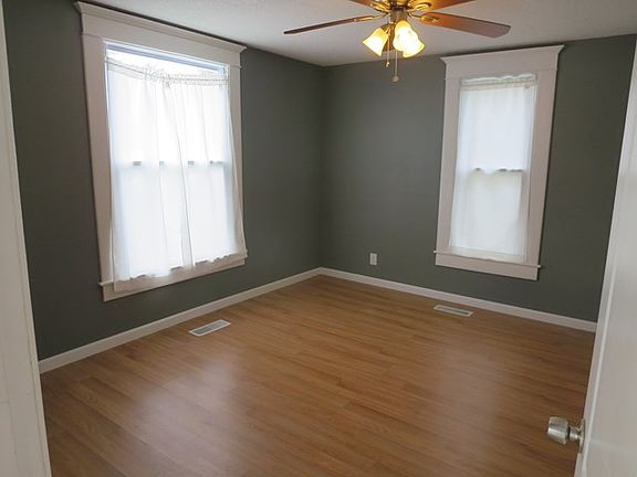 5th image of 410 E Illinois St