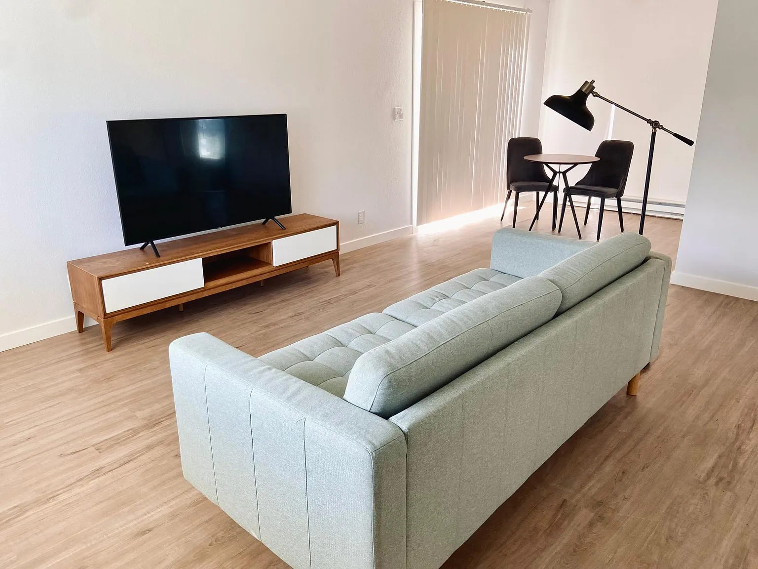 2 bed, 696 sqft, $1,625 — Photo 3