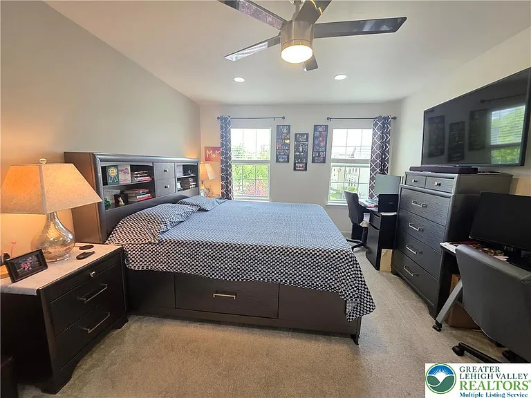 1052 Kingston Ln — Photo 47