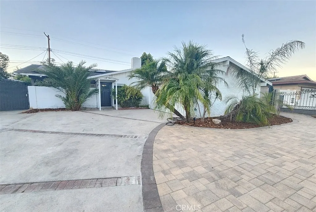3 bed, 1350 sqft, $4,600 — Photo 1