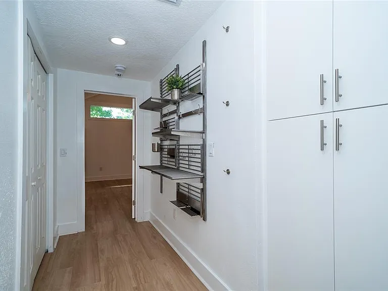 6704 N Taliaferro Ave — Photo 25