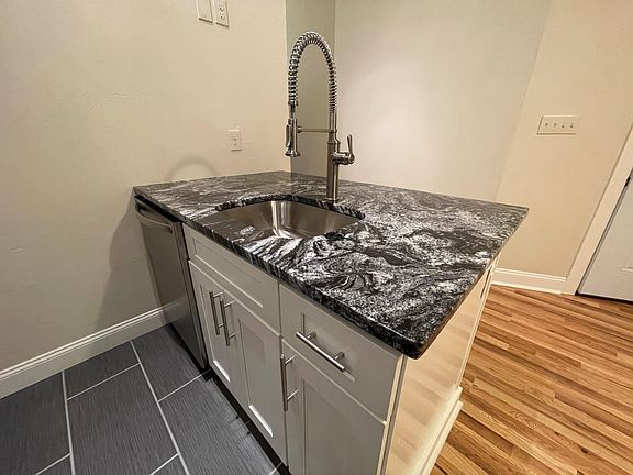 4th image of 4024 Liberty Ave APT 4
