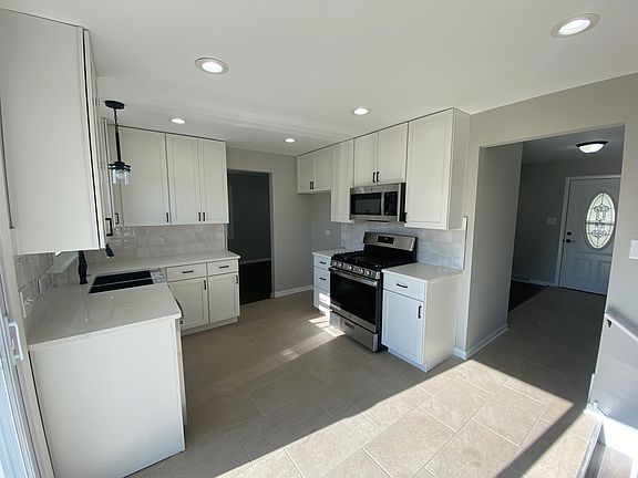 5th image of 17040 Kimbark Ave