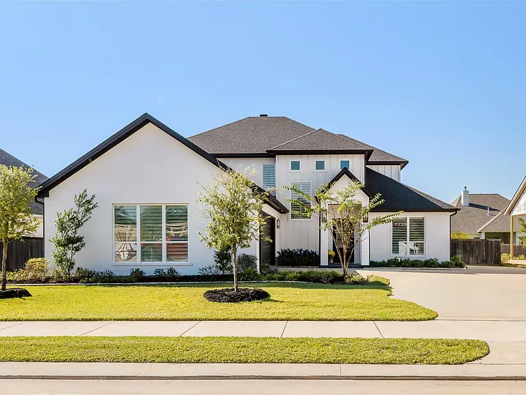 2033 Pebble Bend Dr — Photo 1