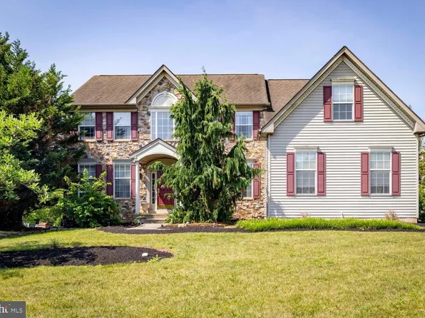 20 Greenshire Blvd, Schwenksville, PA 19473