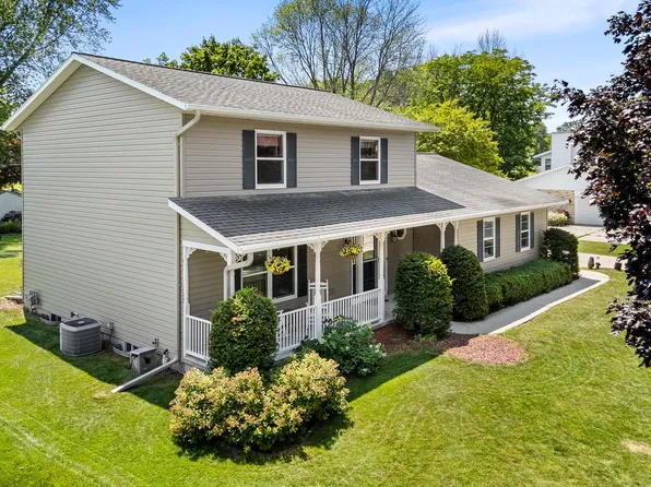 3409 Barkwood LANE, Manitowoc, WI 54220