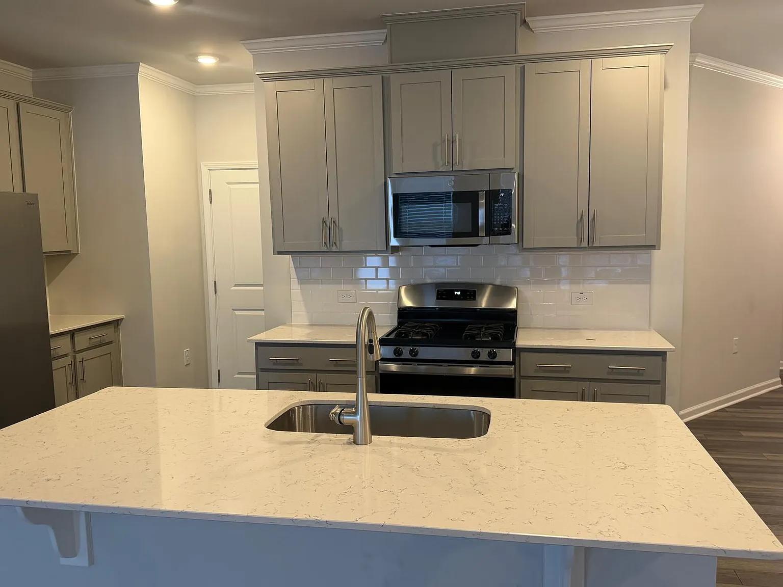 3 bed, 1924 sqft, $1,995 — Photo 4