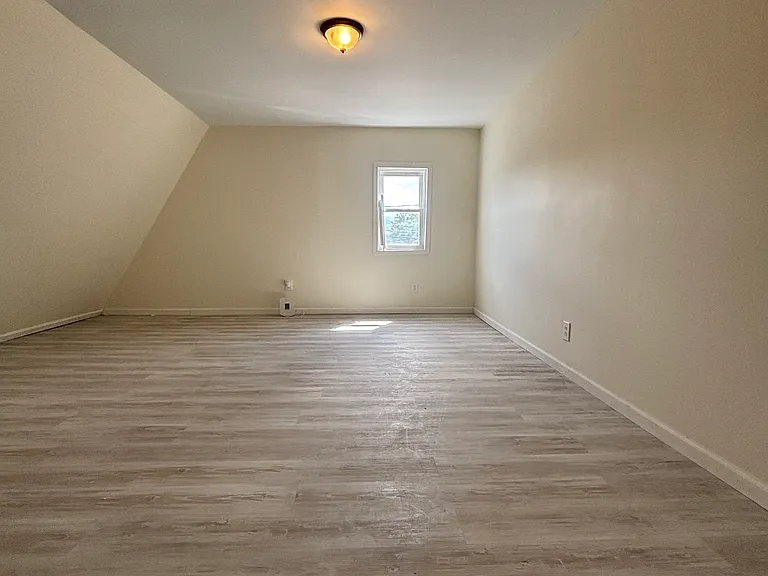 141 Horton St — Photo 14