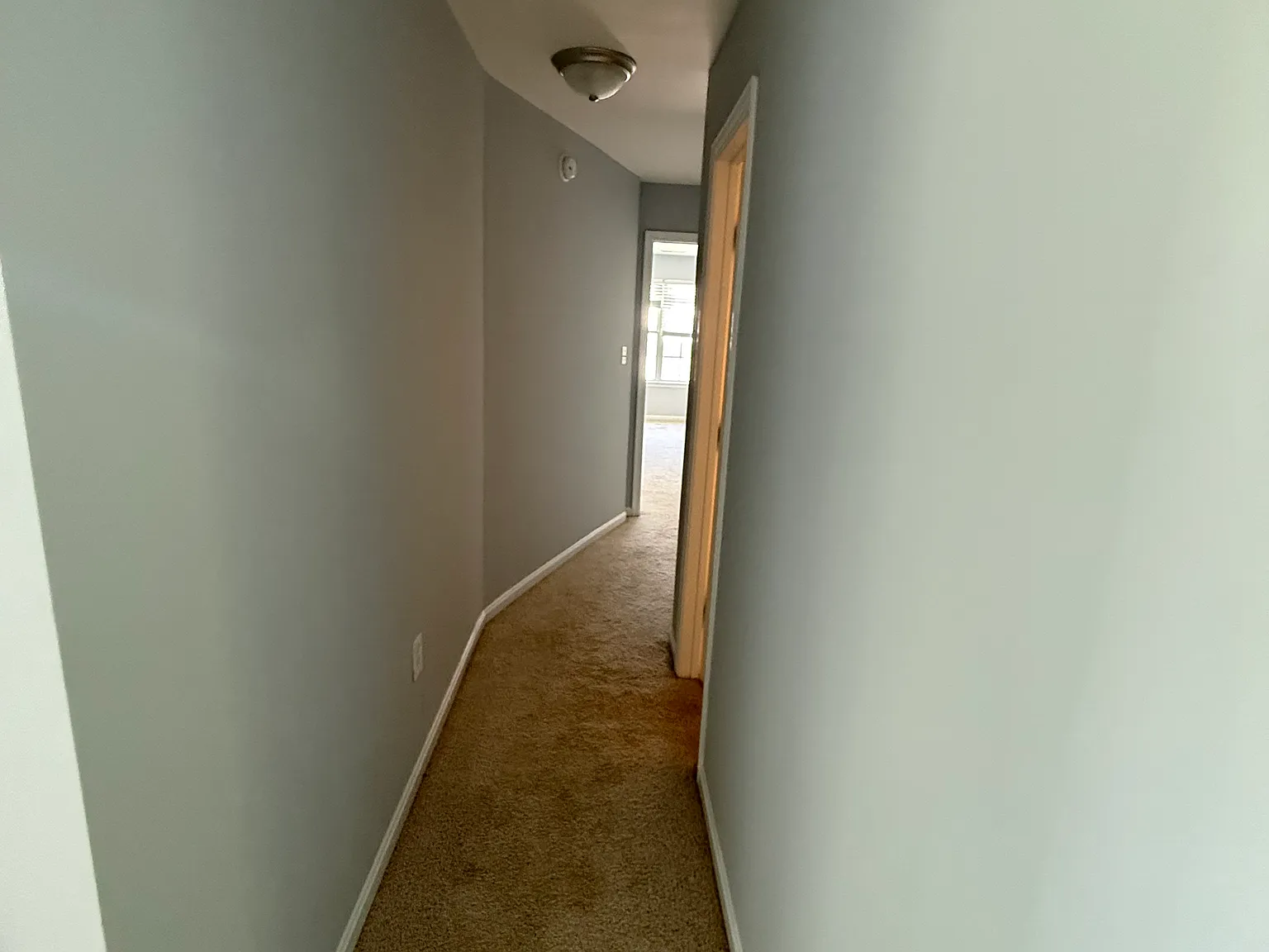 4 bed, 1916 sqft, $2,900 — Photo 3