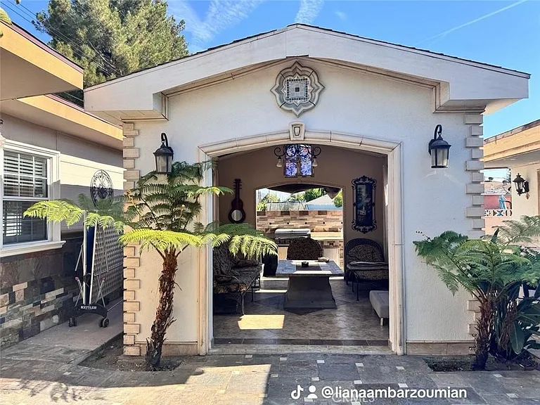 2138 N Frederic St — Photo 33