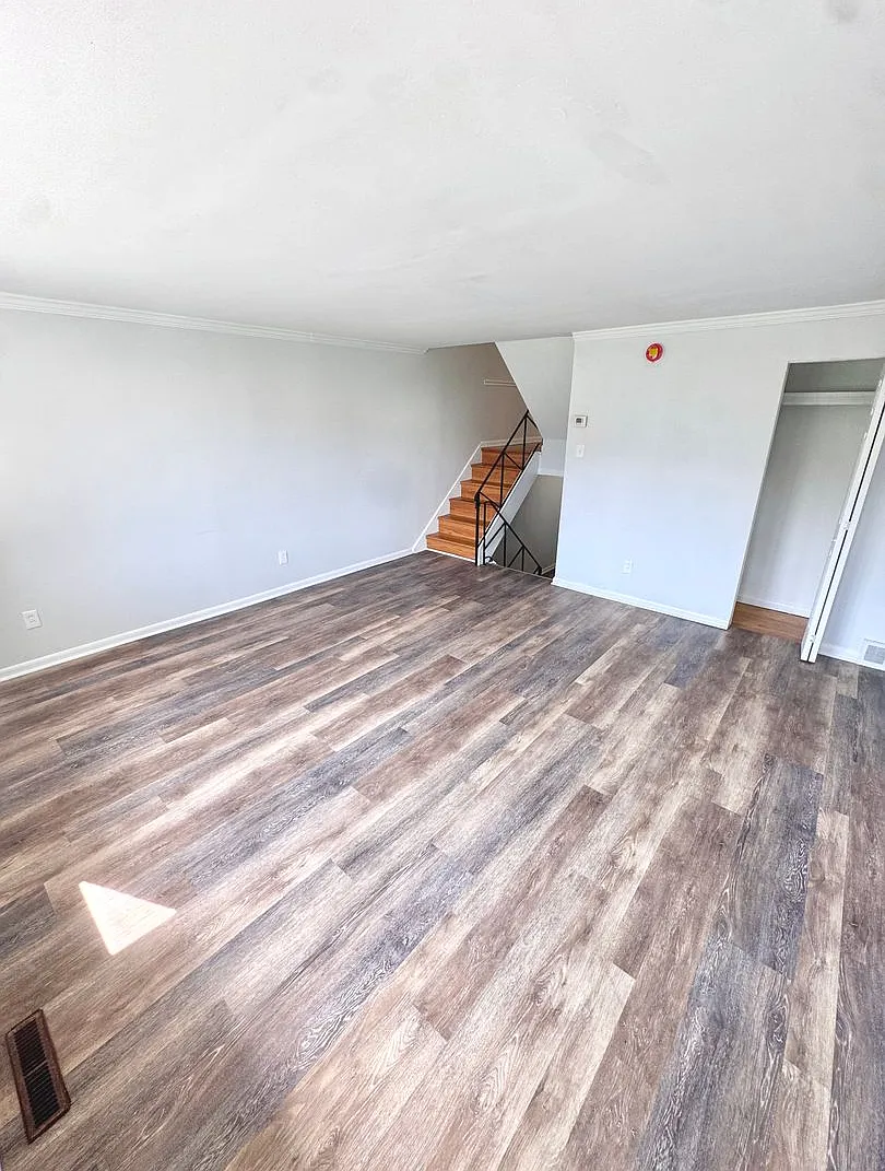 Super Clean Three Bedroom Townhome — Photo 2